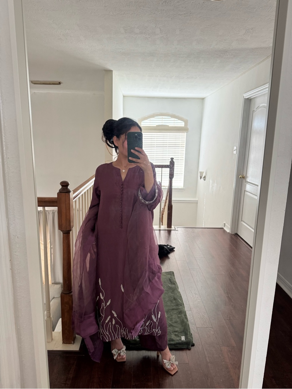 Beautiful pure raw silk 80g  3 piece suit. Perfect for any occasion! 
Brand new.